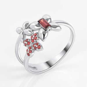 Серебряное кольцо с гранатом и фианитами гранатами