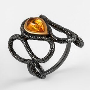 Серебряное кольцо с янтарем