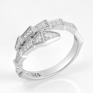 Серебряное кольцо с фианитами